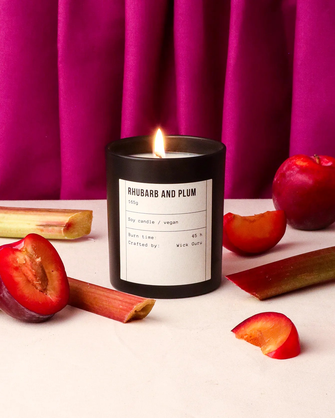 Rhubarb and Plum candle - fruity scent