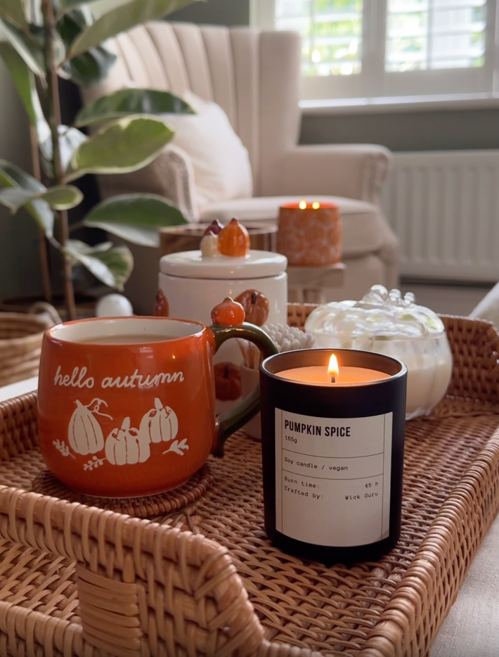 pumpkin spice candle for cosy autumn vibe